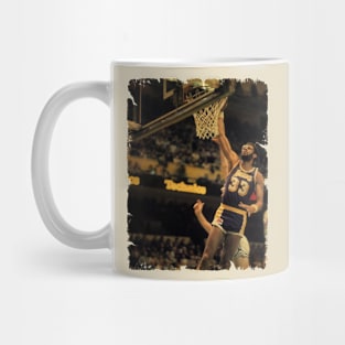 Kareem Abdul Jabbar - Vintage Design Of Basketball Mug